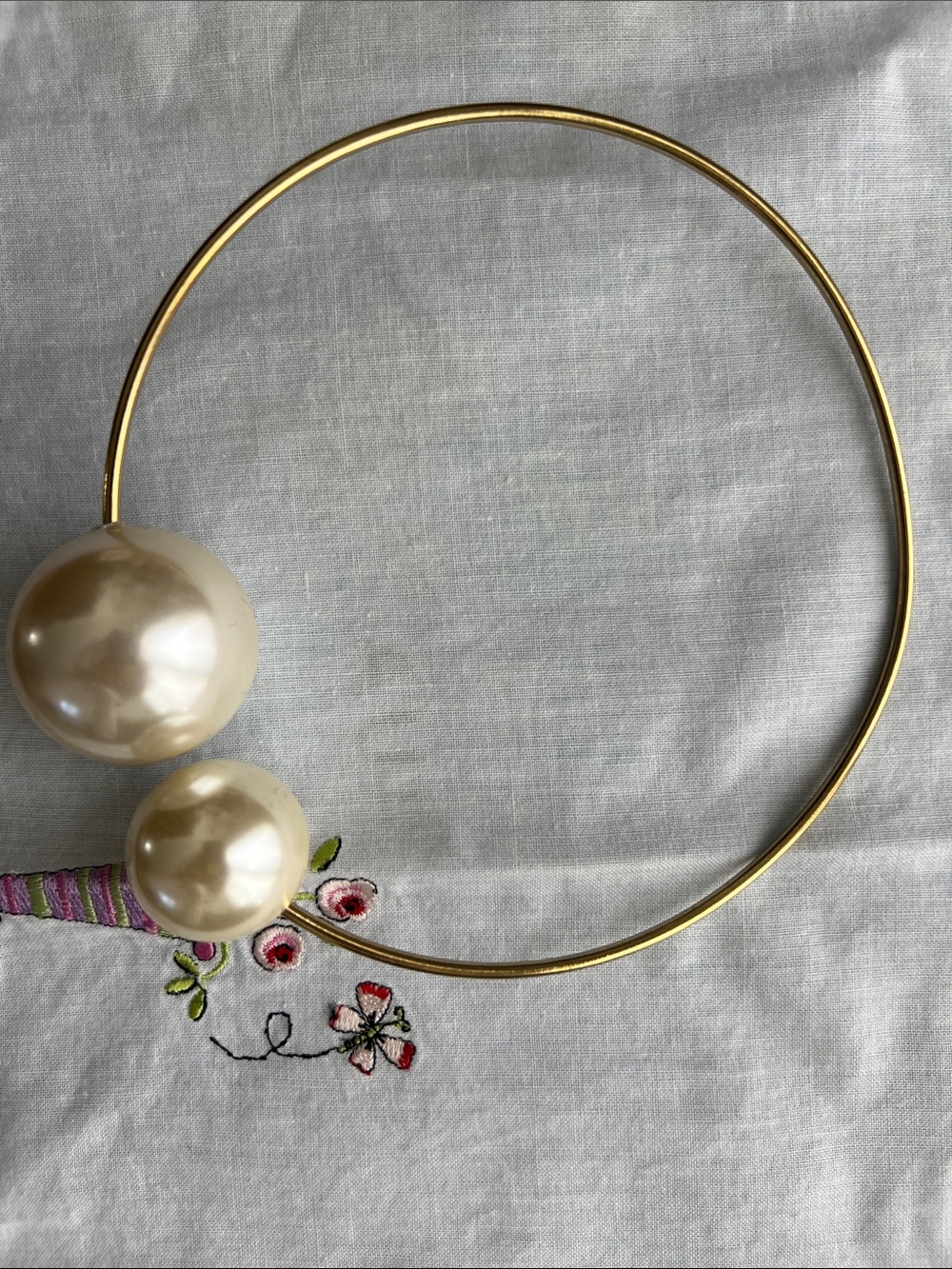 Elegant Gold Collar Necklace with Pearl Orbs